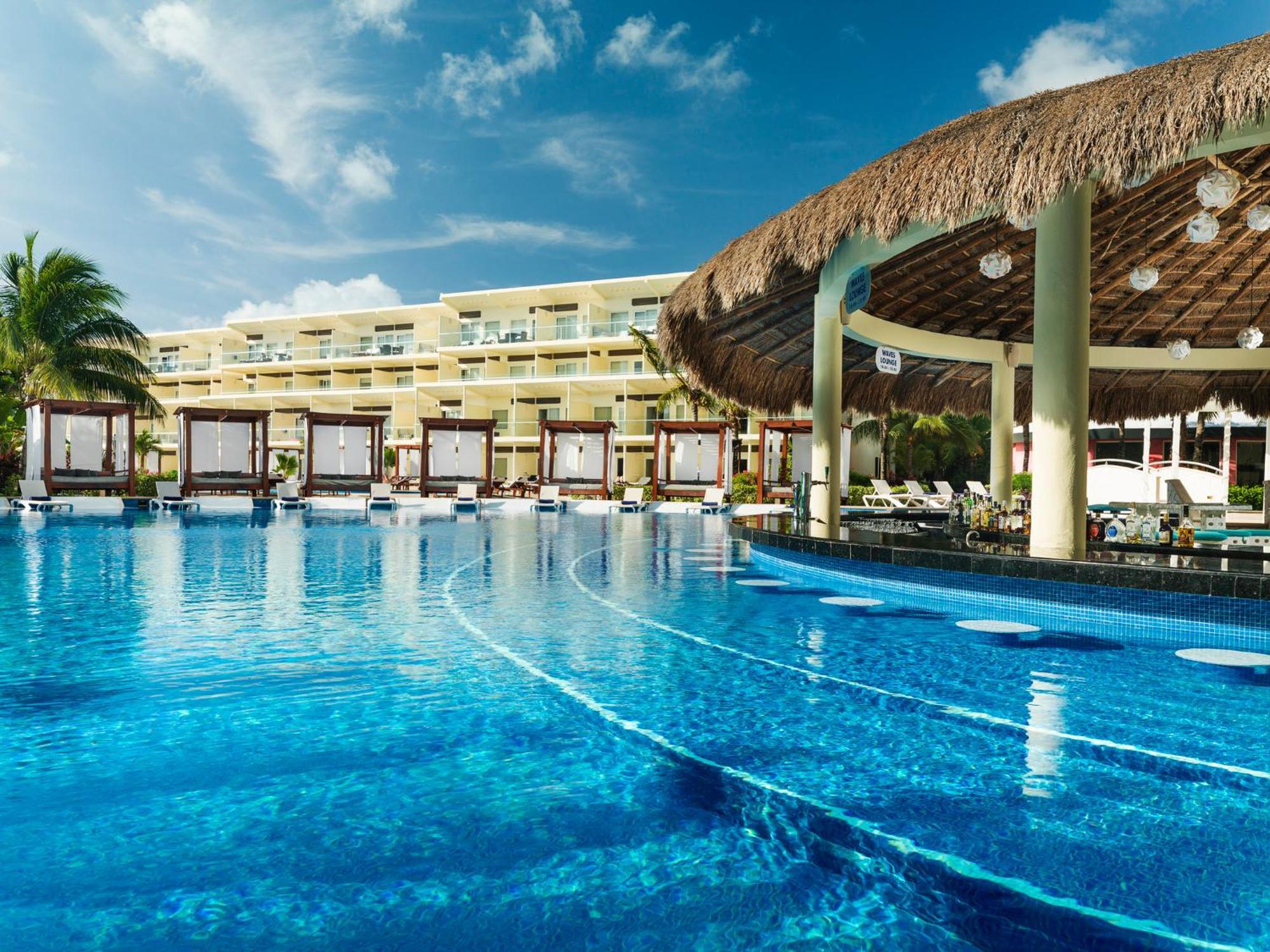 อะซุล บีช รีสอร์ต ริเบียรา กังกุน บาย คาริสมา กูร์เมต์ ออล อินคลูซีฟ Hotel ปัวร์โตโมเรลอส ภายนอก รูปภาพ