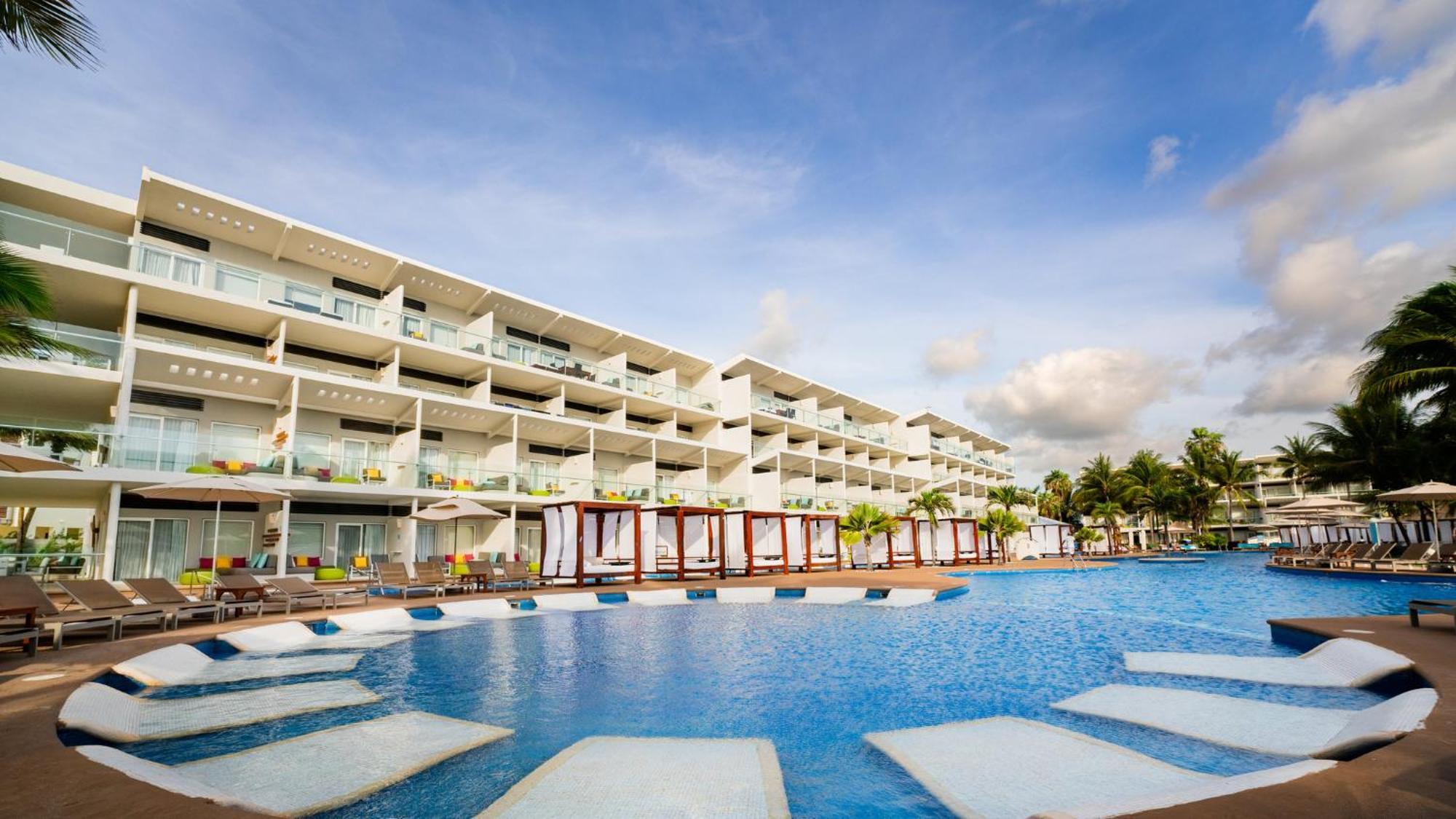 อะซุล บีช รีสอร์ต ริเบียรา กังกุน บาย คาริสมา กูร์เมต์ ออล อินคลูซีฟ Hotel ปัวร์โตโมเรลอส ภายนอก รูปภาพ