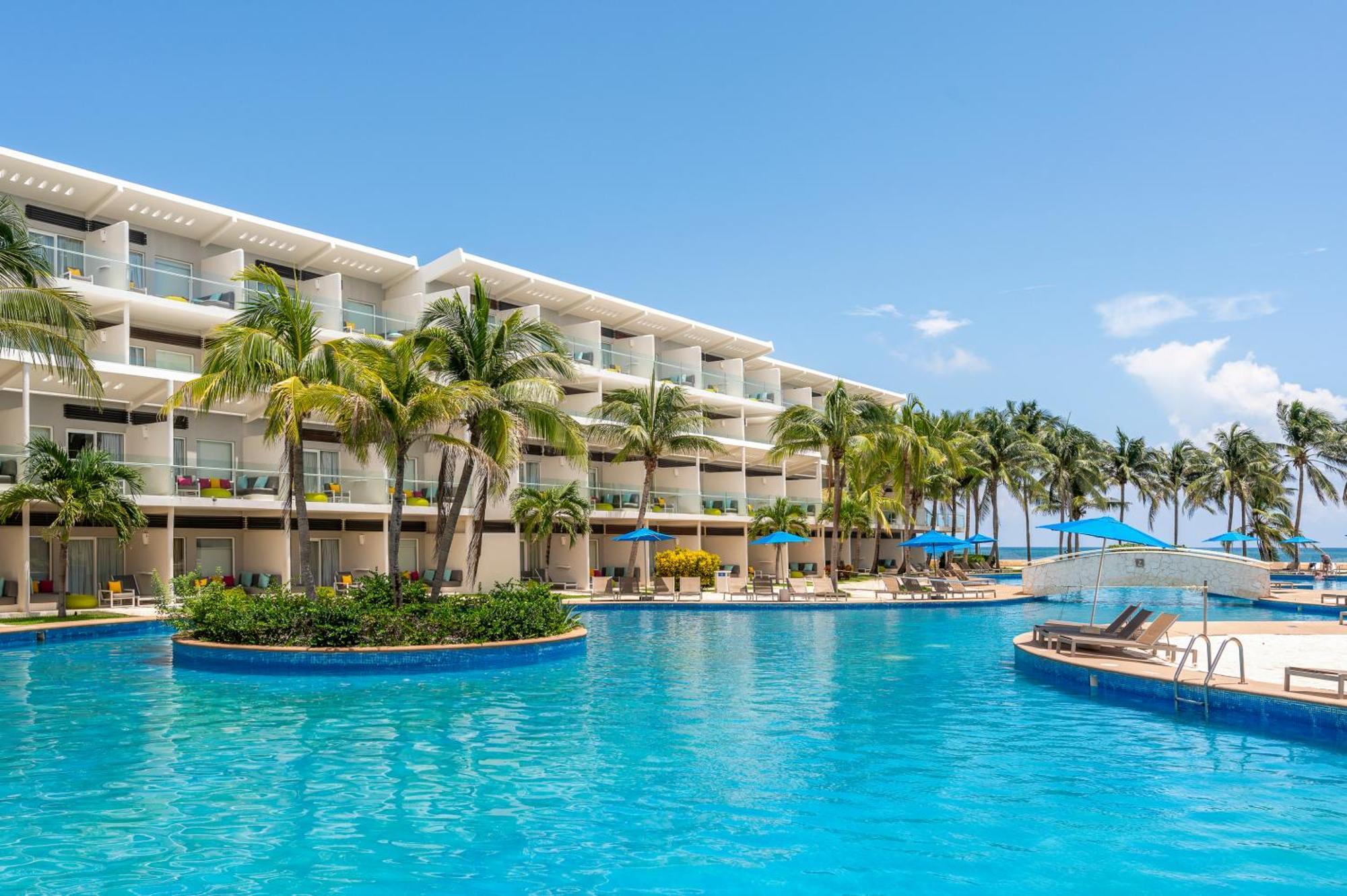อะซุล บีช รีสอร์ต ริเบียรา กังกุน บาย คาริสมา กูร์เมต์ ออล อินคลูซีฟ Hotel ปัวร์โตโมเรลอส ภายนอก รูปภาพ