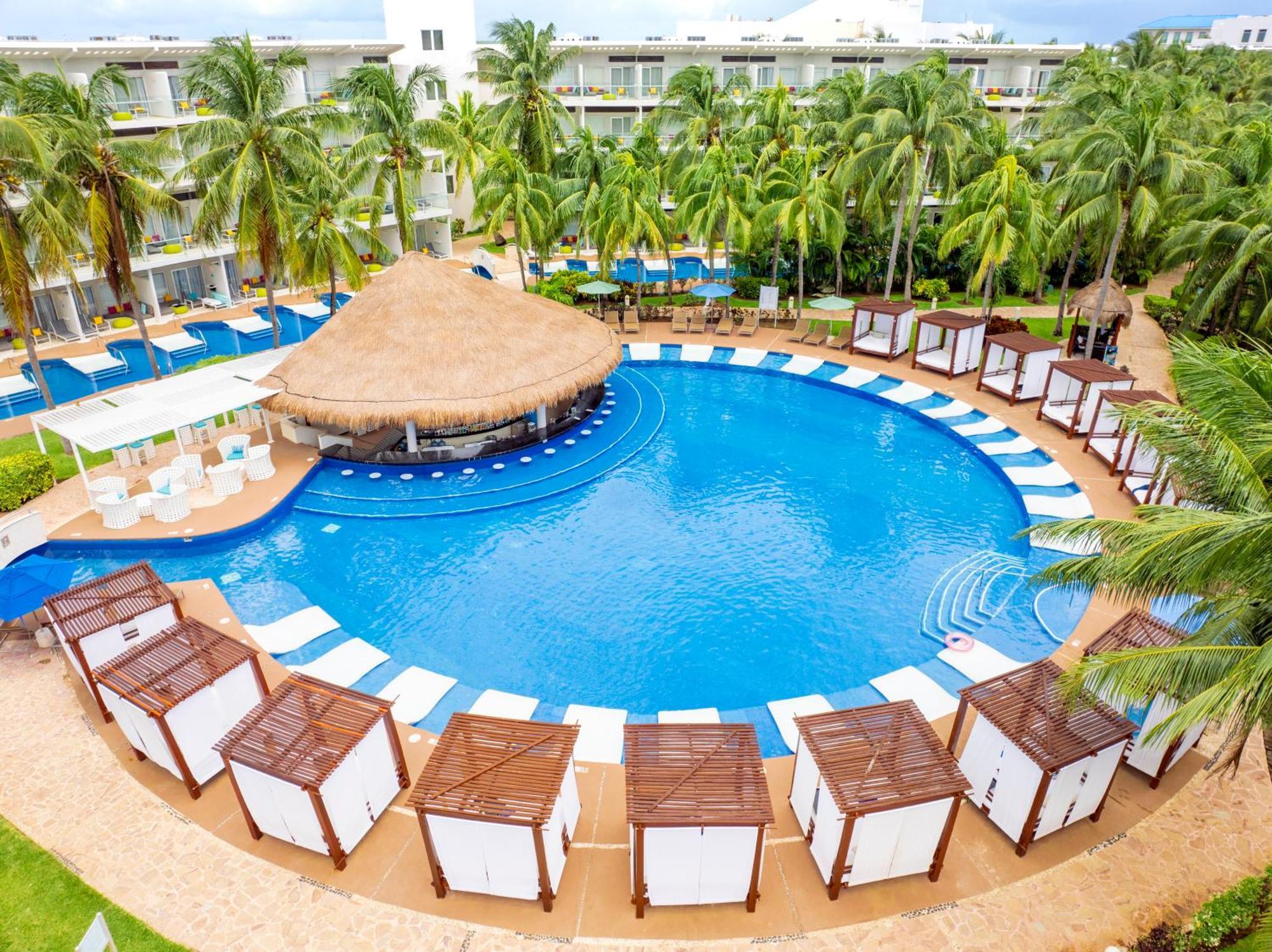 อะซุล บีช รีสอร์ต ริเบียรา กังกุน บาย คาริสมา กูร์เมต์ ออล อินคลูซีฟ Hotel ปัวร์โตโมเรลอส ภายนอก รูปภาพ