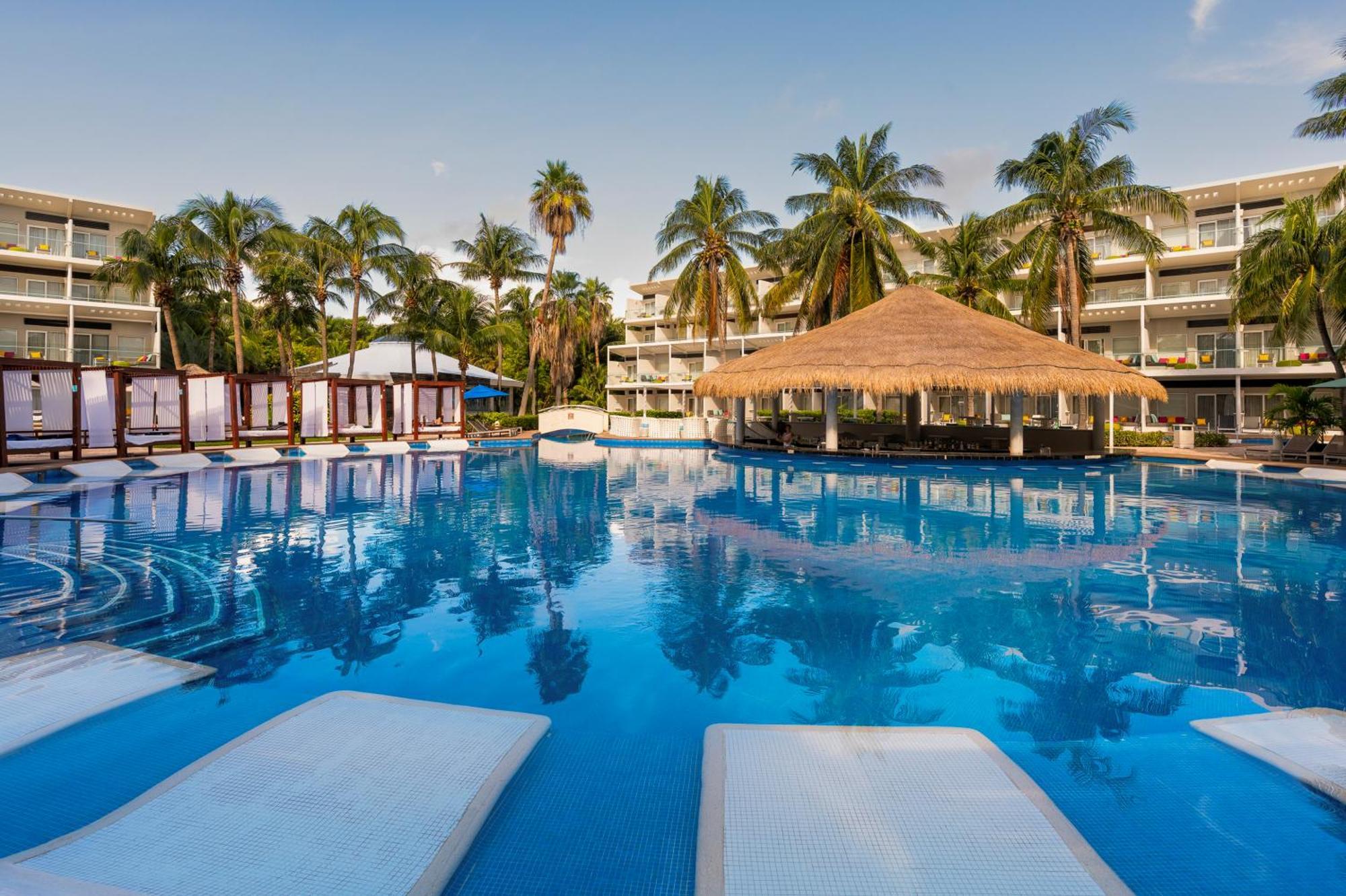 อะซุล บีช รีสอร์ต ริเบียรา กังกุน บาย คาริสมา กูร์เมต์ ออล อินคลูซีฟ Hotel ปัวร์โตโมเรลอส ภายนอก รูปภาพ