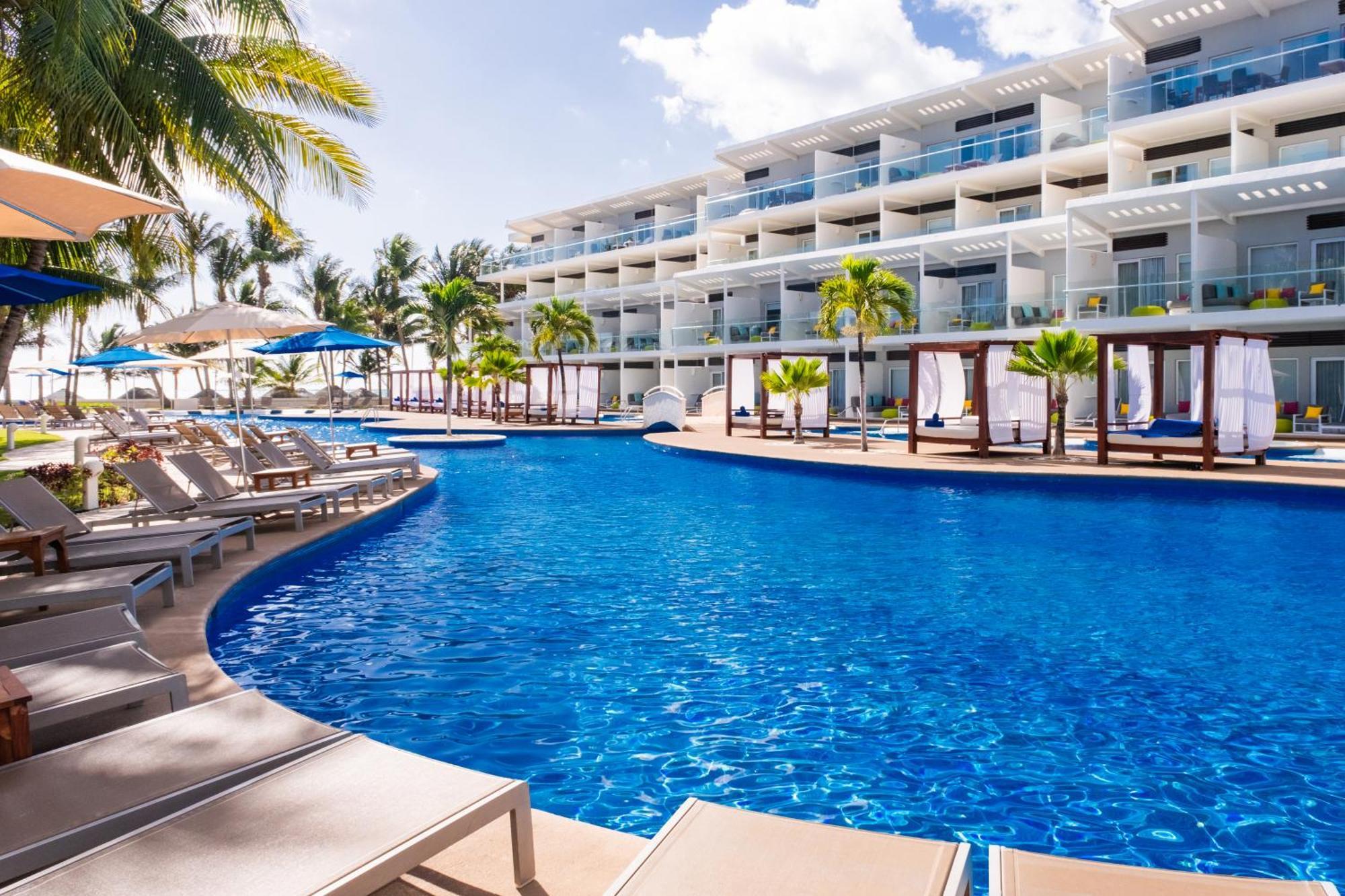 อะซุล บีช รีสอร์ต ริเบียรา กังกุน บาย คาริสมา กูร์เมต์ ออล อินคลูซีฟ Hotel ปัวร์โตโมเรลอส ภายนอก รูปภาพ